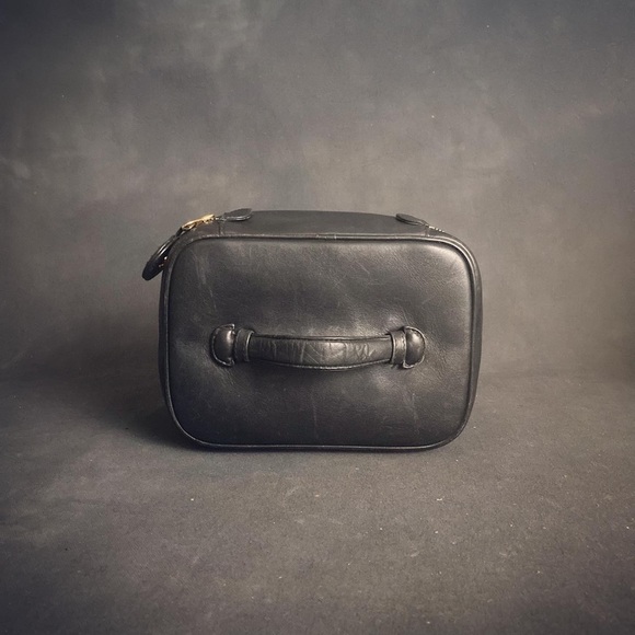 CHANEL Vintage Timeless CC Vanity - Picture 5 of 7